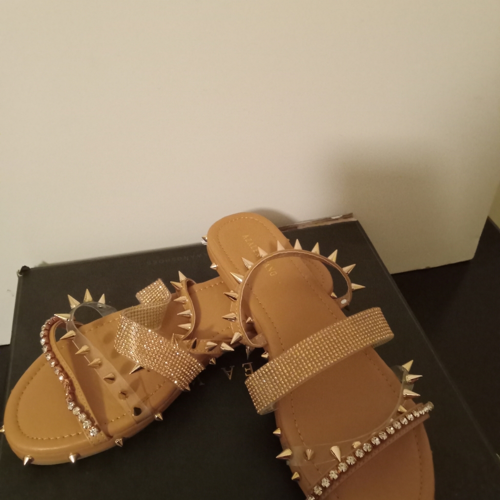 Slippers - Picture 2 of 3